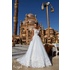 Картинка: Закрытое свадебное платье А-силуэта Royal